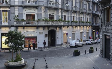 gucci napoli via calabritto orari|Gucci riapre a Napoli: in via dei Mille con uno store a 3 piani.